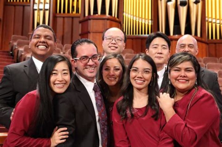 10 singers from around the world perform the Tabernacle Choir