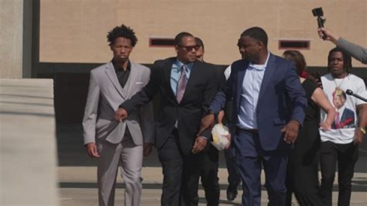 6 people, including 3-year-old, shot at Fort Worth apartment complex