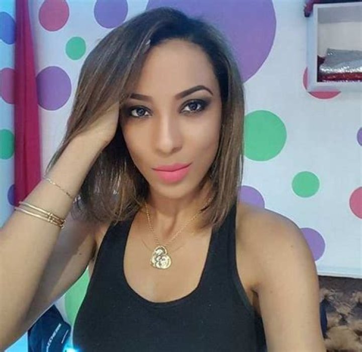 Actress Nikki Samonas advises colleague women to fear men