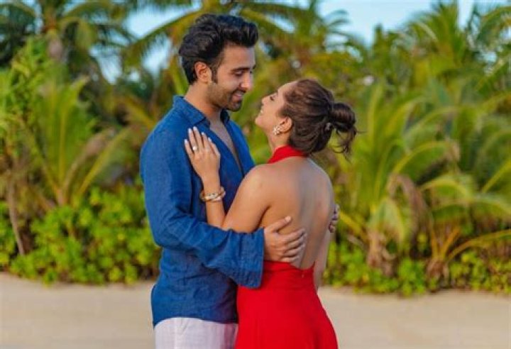 All news about Alekha Advani: Photos & Videos