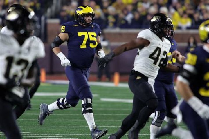 Andrew Gentry is balancing faith and football at Michigan