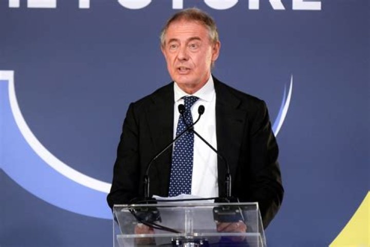 Australia agricultural minister calls for price freeze on Xmas ham