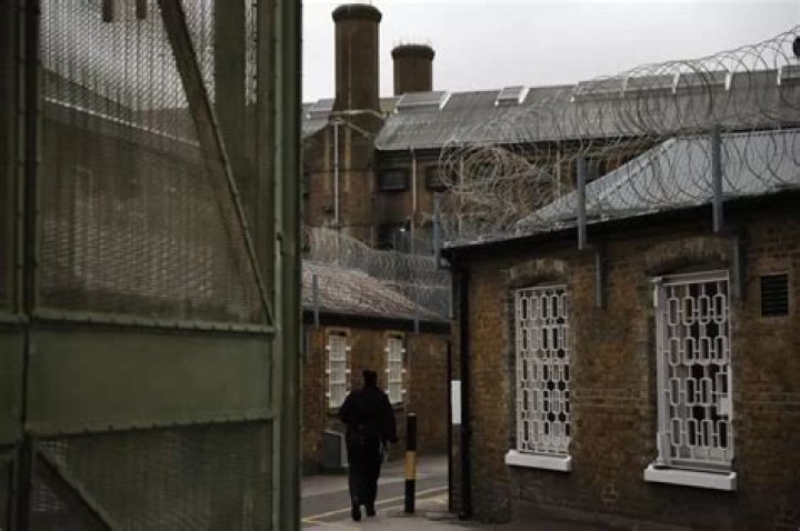 Brixton Prison inmates crammed into tiny cells that are so bad inspector has called for prisoners to be released