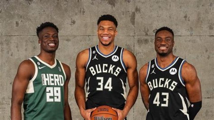 Bucks' Giannis Antetokounmpo out for game due to knee injury