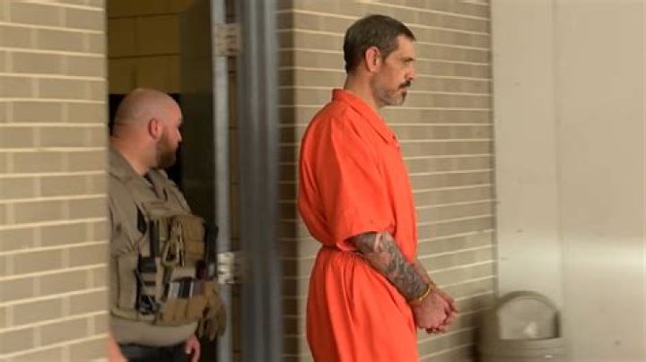 Casey White pleads guilty to jail escape with corrections officer Vicky White