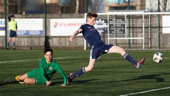 Covid-19 lockdown defiers caught on camera playing football at Auckland school turf