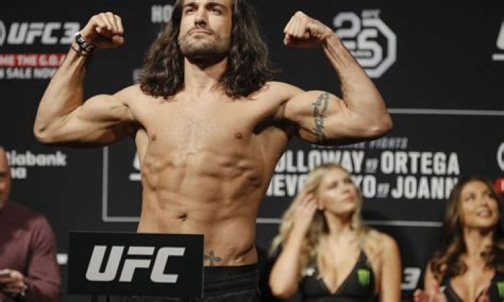 Does Elias Theodorou have Kids?