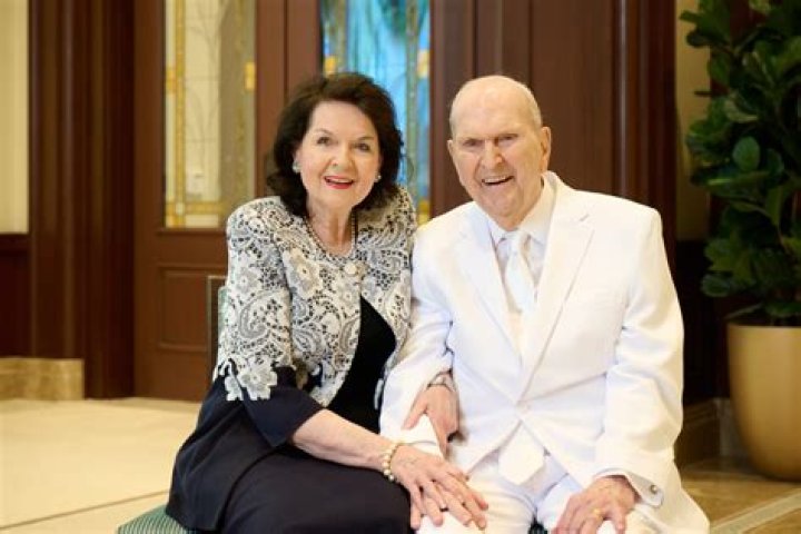 Elder Russell M. Nelson dedicates meetinghouse in Voronezh, Russia