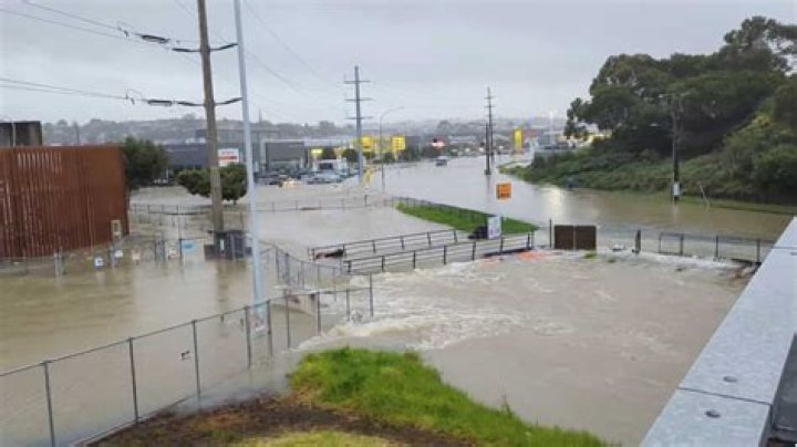 Flash flood warning for Auckland, heavy rain for cyclone-hit regions