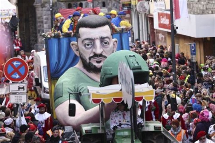 Floats at Germany's Carnival parades satirize leading political figures | National News