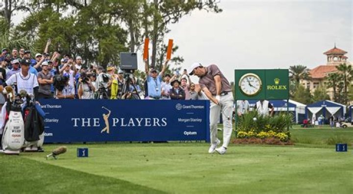 Fox opens in top 10 at PGA Championship despite rough build-up