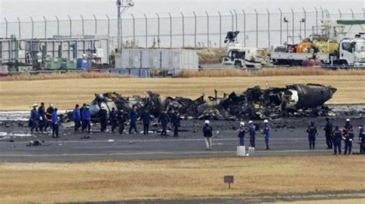 Funcionarios y policía abren sendas investigaciones tras choque letal en aeropuerto de Tokio