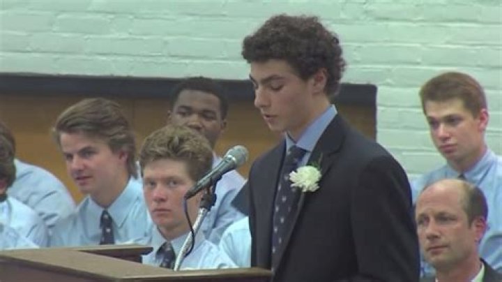 High school valedictorian delivers moving speech following father's funeral
