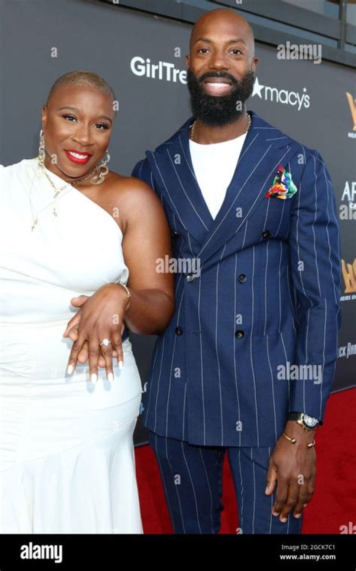 Is Aisha Hinds Gay? Age, Height, Net Worth