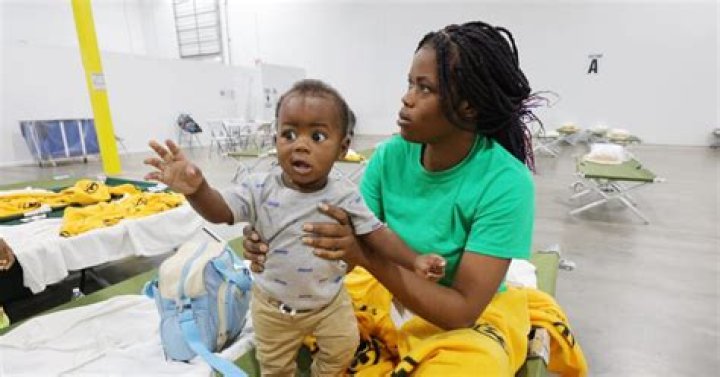 Latter-day Saint Charities en conjunto con otras organizaciones abren un Family Transfer Center en Houston para ayudar a los migrantes que buscan asilo