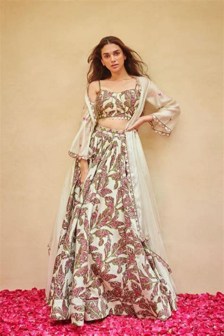 Mira Kapoor Radiates Sunset Vibes In A Punit Balana Lehenga