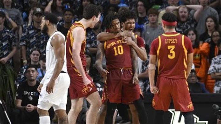 No. 8 Iowa State pulls away with late 11-0 run to beat UCF 60-52