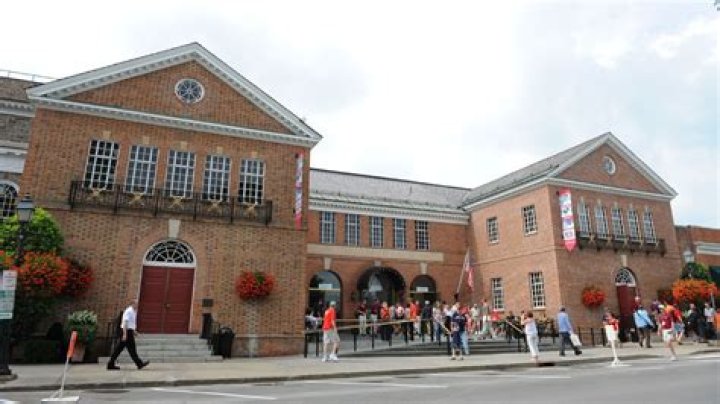 Scott Rolen picks Cards cap, Fred McGriff skips logo for HOF