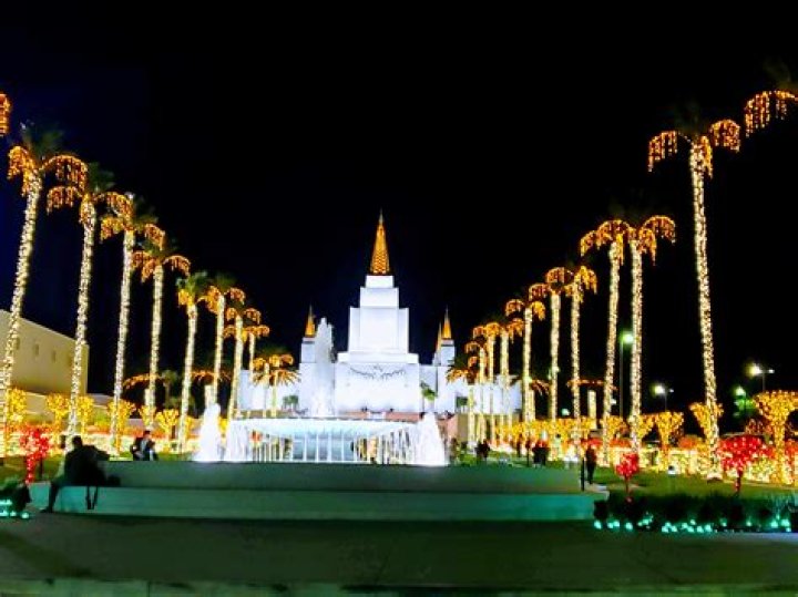 See photos of the Oakland California Temple Christmas lights