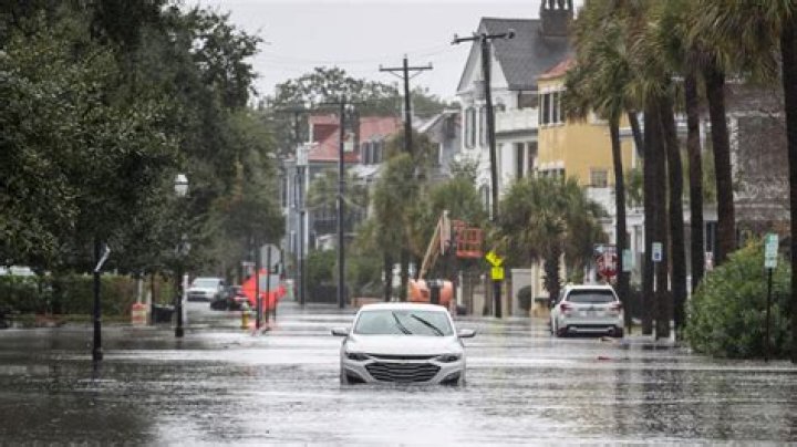 South Carolina floods: Storm drenches Florida and moves up East Coast