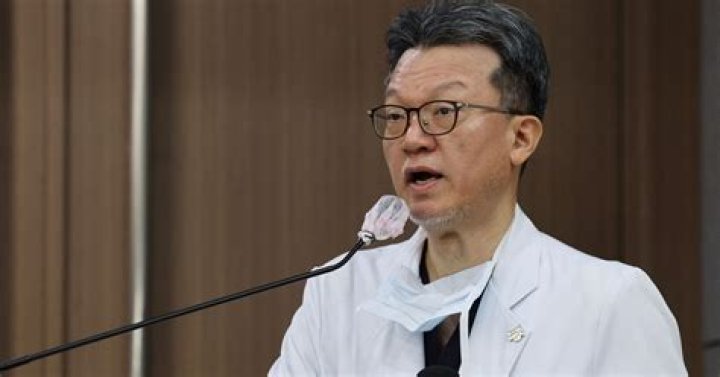 South Korean opposition leader is recovering well from surgery after stabbing attack, doctor says
