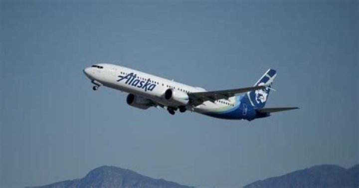 Student pilot allegedly tried to enter cockpit of Alaska Airlines flight multiple times