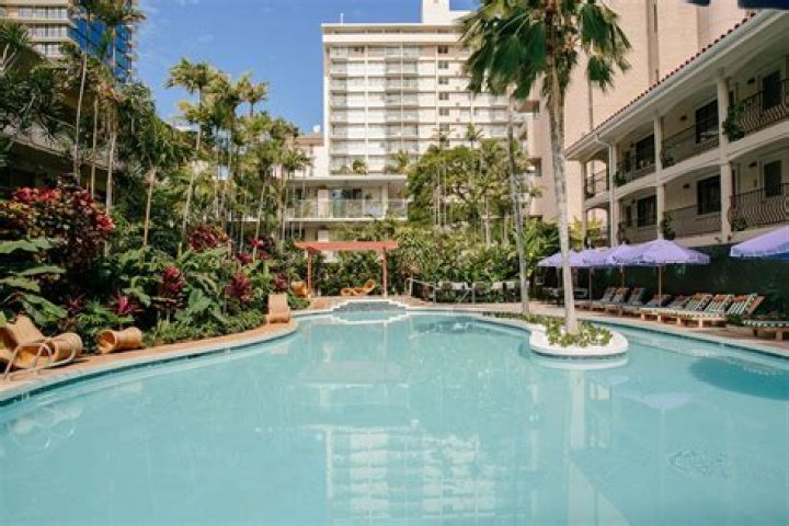 Surfboards burn in blaze next to historic Waikiki hotel | News, Sports, Jobs