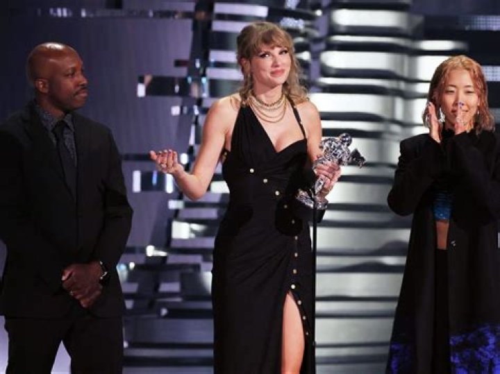 Taylor Swift and her ‘Anti-Hero’ top MTV VMAs
