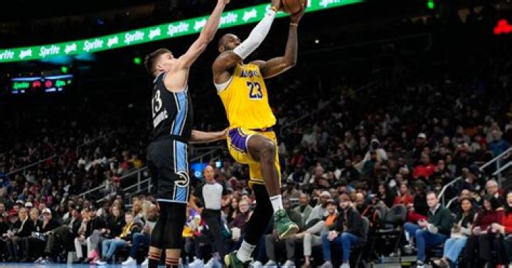 Trae Young scores 26 points, Hawks hand Lakers another double-digit defeat, 138-122