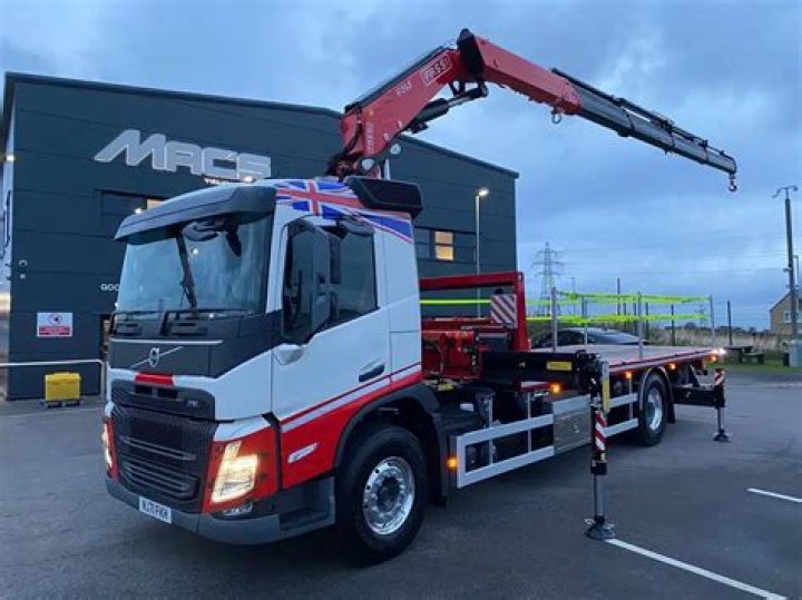 Wellington Port grapples with plan to pull 20 tonne crane out of water
