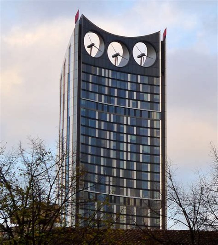 Why Elephant and Castle's iconic Strata tower wind turbines barely move
